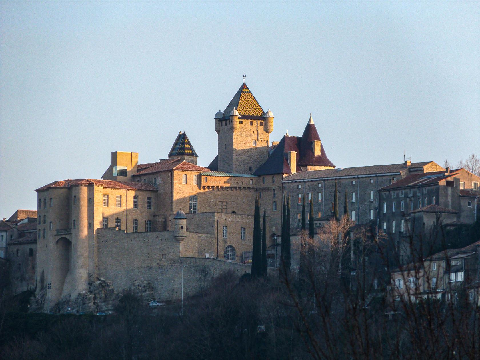 Chateau_d'Aubenas_couché_de_soleil.jpg