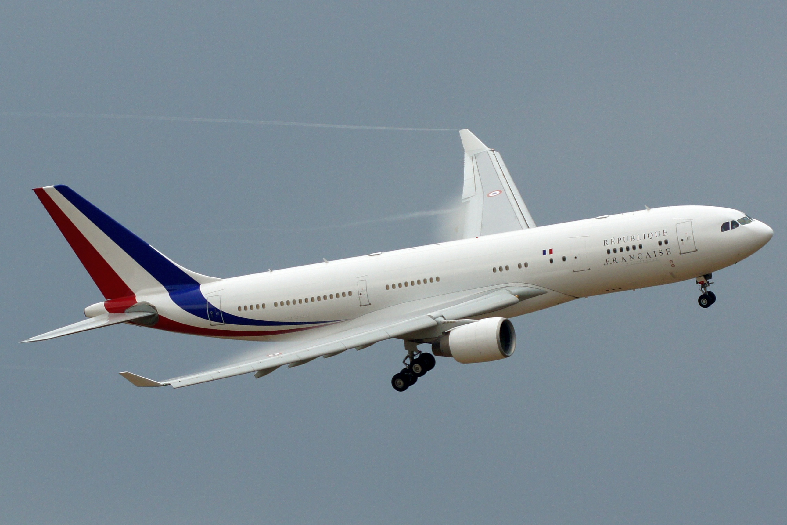F-RARF_-_A330-200_-_French_Airforce_-_EVX_-_Training_BA105_CTM1275_-_04365.jpg
